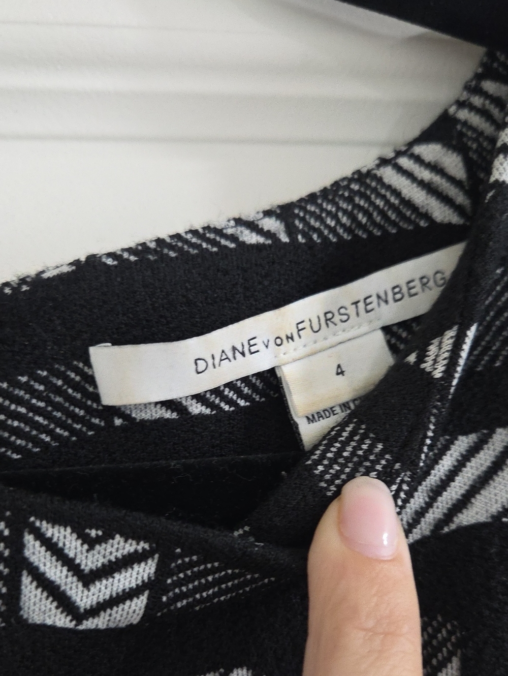 Diane von Furstenberg Black White Geometric Knit Dress Size 4 - Picture 5 of 11